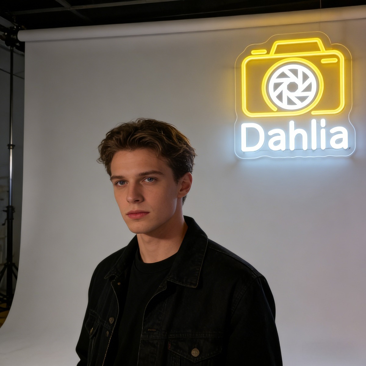 Dahlia Camera Neon Light Sign  - Vintage Photography Lighting recension och pris